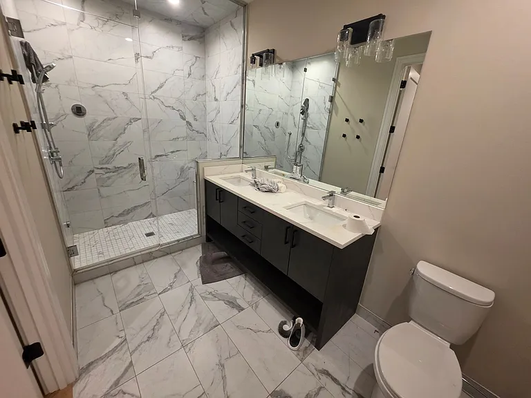 1203 W Augusta Blvd — Photo 17
