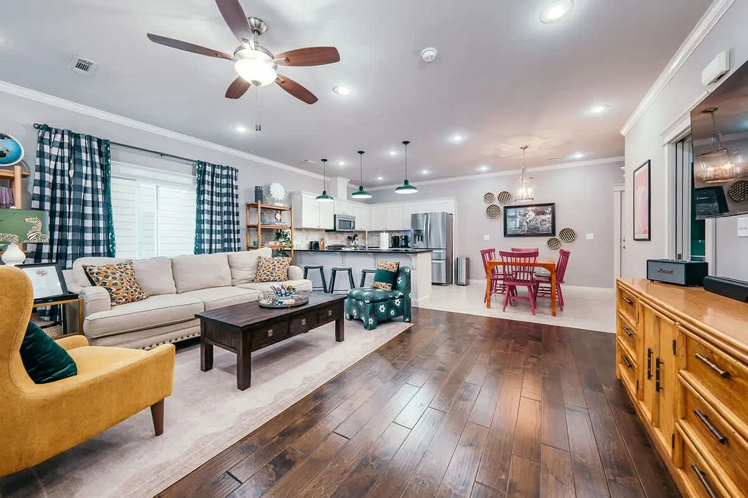 3 bed, 2.0 bath, 1743 sqft, $3,605 — Photo 3