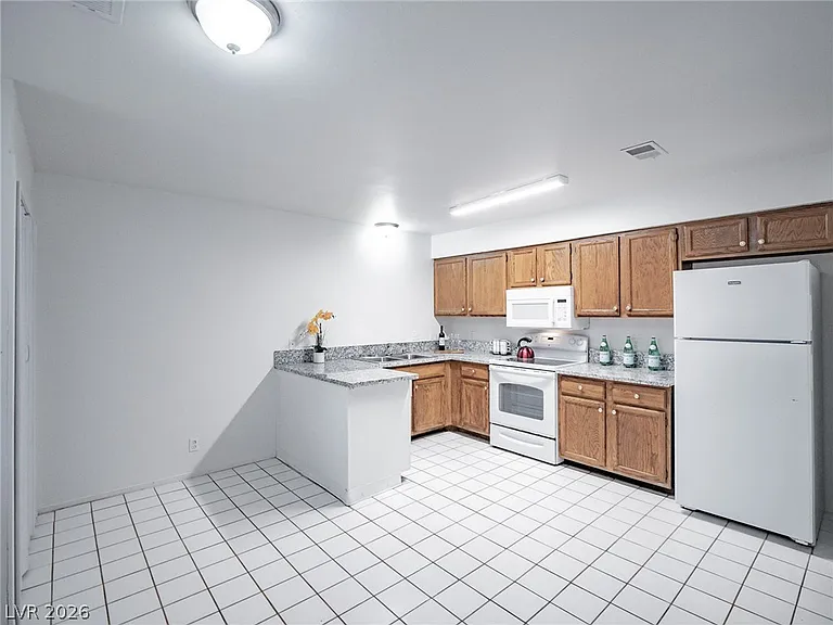 825 Hedge Way #2 — Photo 3
