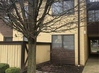 1092 Hampton Ridge Dr, Akron, OH 44313