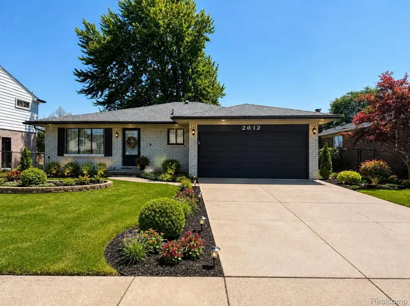 2612 Michael Dr, Sterling Heights, MI 48310