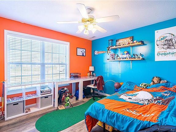 3rd image of 1008 E Pearl Ct