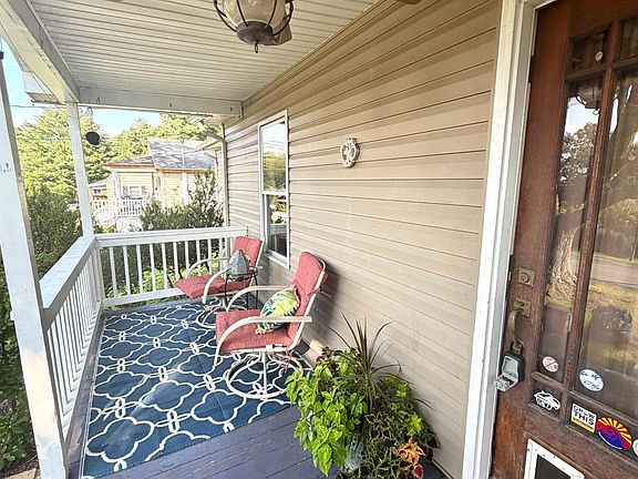 3rd image of 220 E Maple Ave