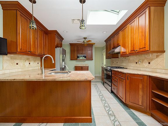 3rd image of 24 Johns Boulevard