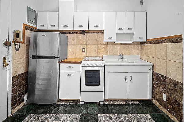 2nd image of 200 9th Ave APT 2