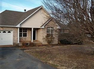 882 College St, Portland, TN 37148