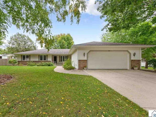 15 Caroletta Ct, Mankato, MN 56001