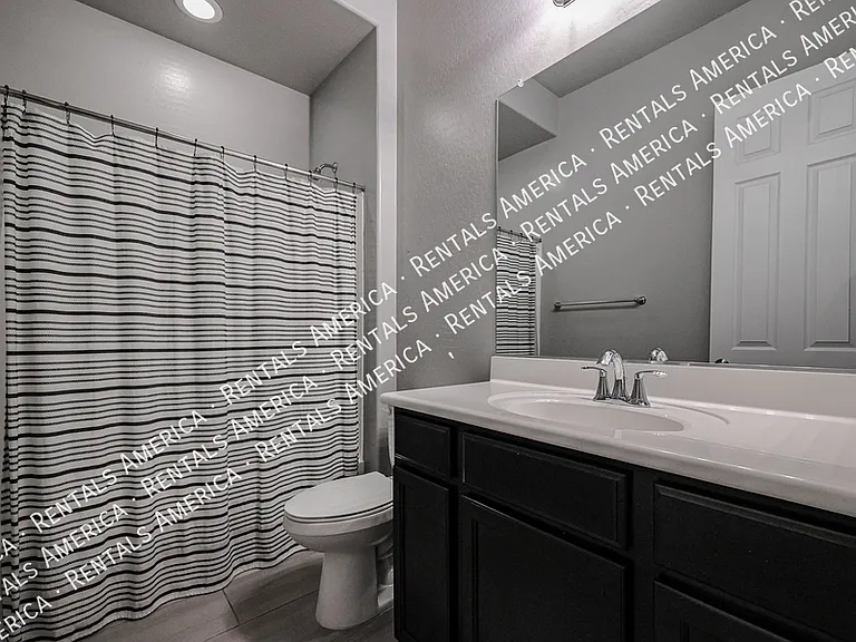 8544 W Midway Ave — Photo 16