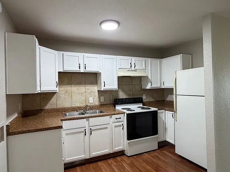 6048 Dickson Rd — Photo 8