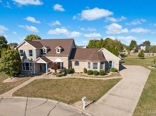 255 Regency Ct, Highland, IL 62249