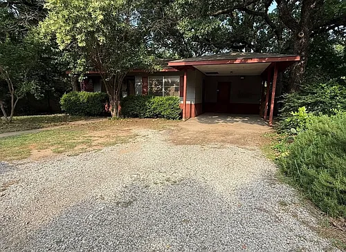 2217 NE 1st Ave Photo 1