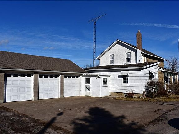 4th image of 3907 Hayes Ave