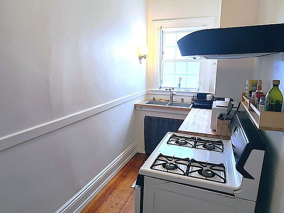 4th image of 123 Elmwood Ave APT 1