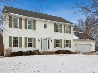 1845 Lyndhurst Dr, Hiawatha, IA 52233