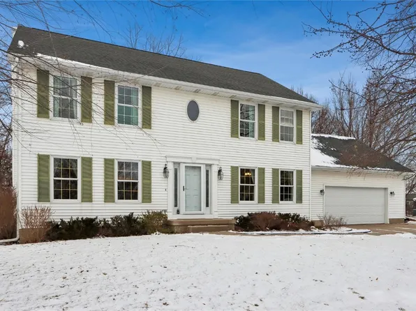 1845 Lyndhurst Dr, Hiawatha, IA 52233