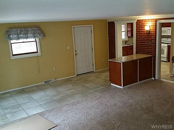 4th image of 214 Aurora St