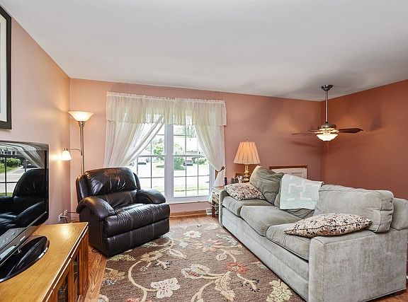 2nd image of 121 E Maple Dr