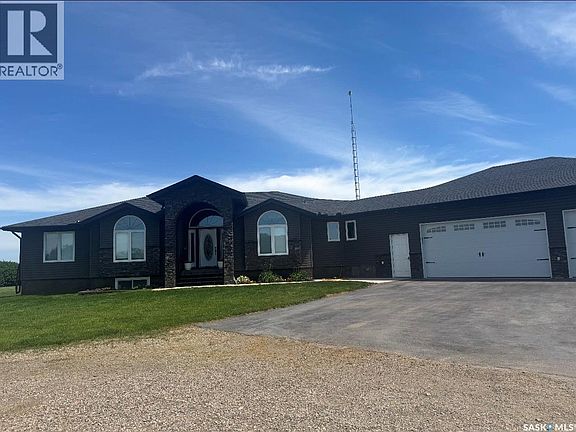 2nd image of Minty Acreage Rocanville Rocanville #151