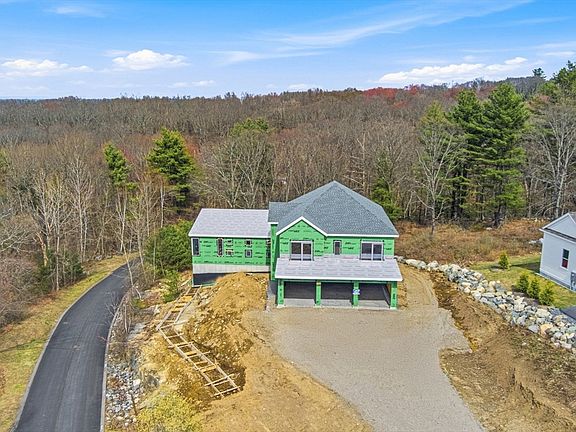 3rd image of 135 Nobscot Dr