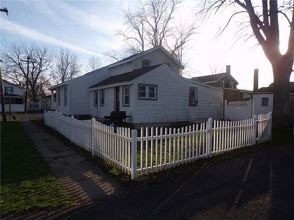 5th image of 223 E Elisha St
