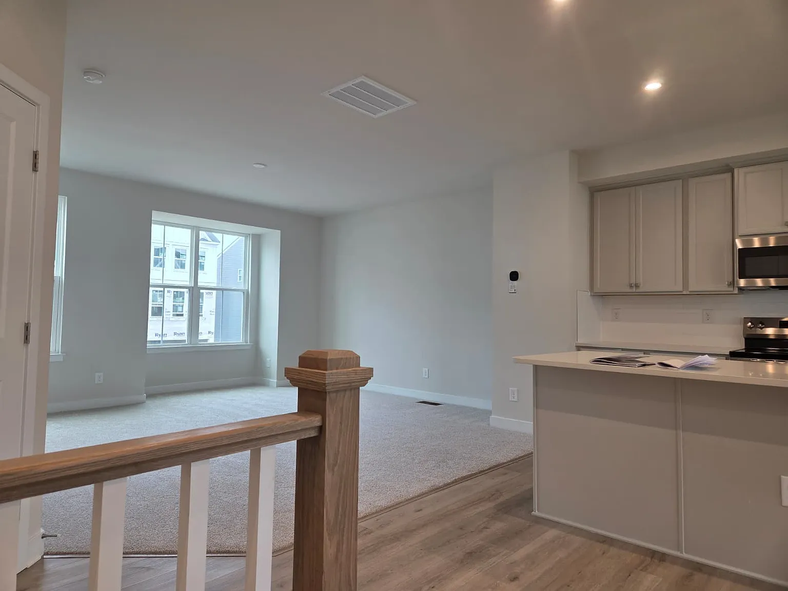 3 bed, 2.5 bath, 2007 sqft, $2,350 — Photo 2