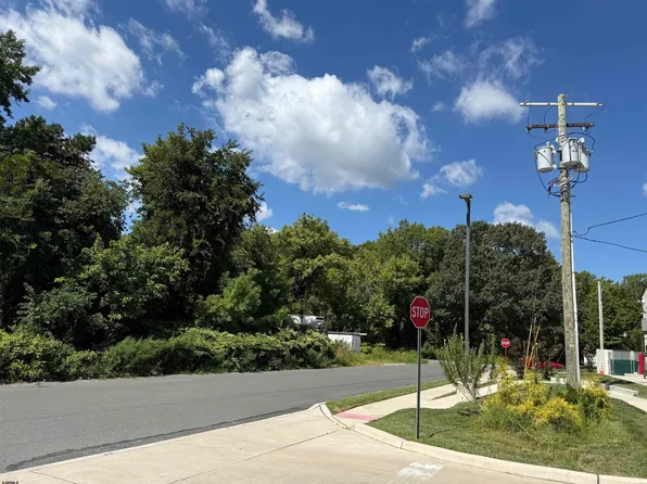 Maple Ave, Absecon, NJ 08205