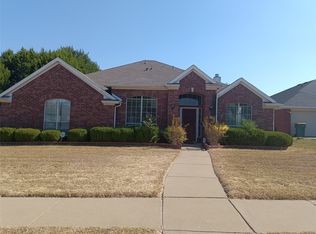 1202 Waterford Oaks Cir, Cedar Hill, TX 75104