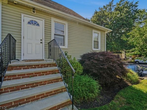161 Broughton Ave Floor 2