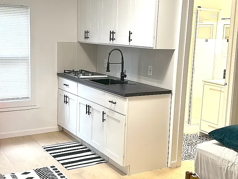 Studio, 400 sqft, $1,290 — Photo 3