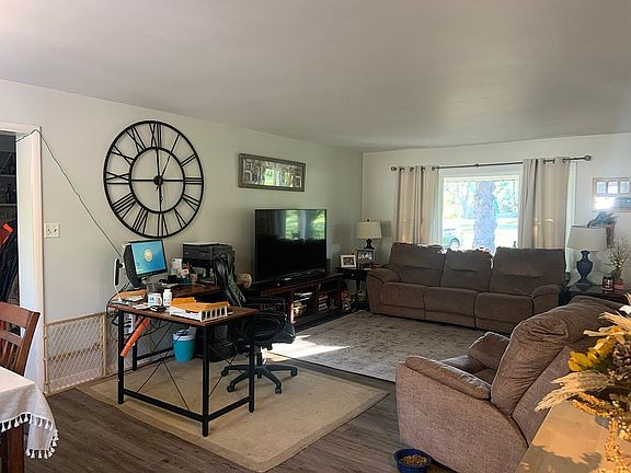 3rd image of 8275 Hickory Dr
