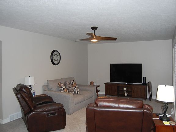 3rd image of 3619 Zuck Rd