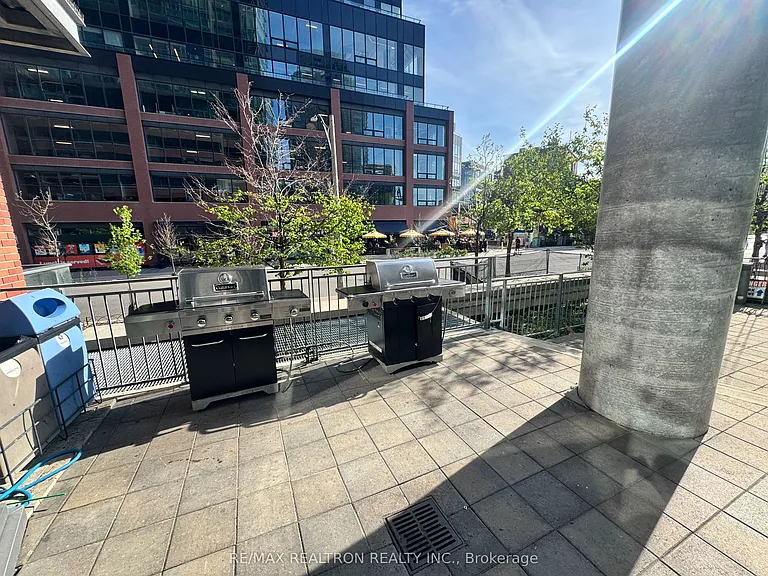 150 E Liberty St #407 — Photo 23