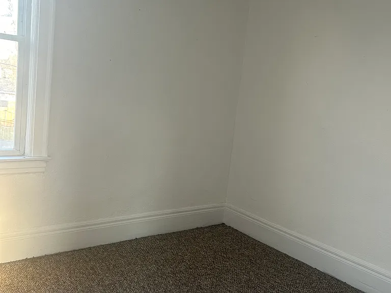 987 E Lovejoy St — Photo 11