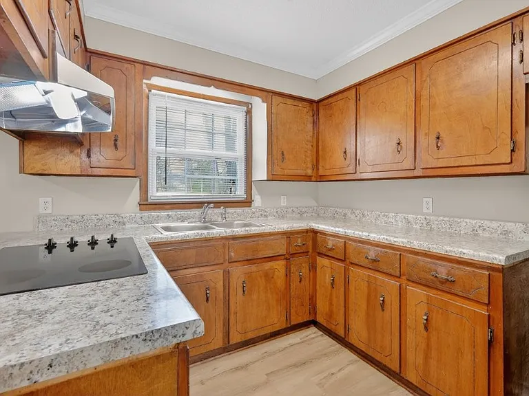 105 Kingwood Ave — Photo 9