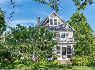 562 Bradley Rd, Bay Village, OH 44140