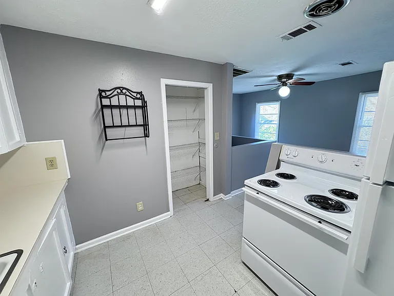 817 N Forest Dr — Photo 6