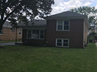 419 Holly Ct, Villa Park, IL 60181