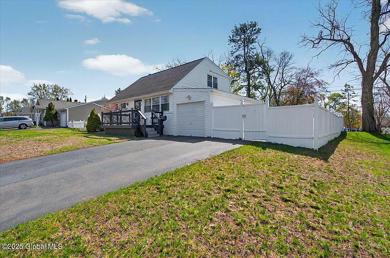 4th image of 11 Red Fox Drive