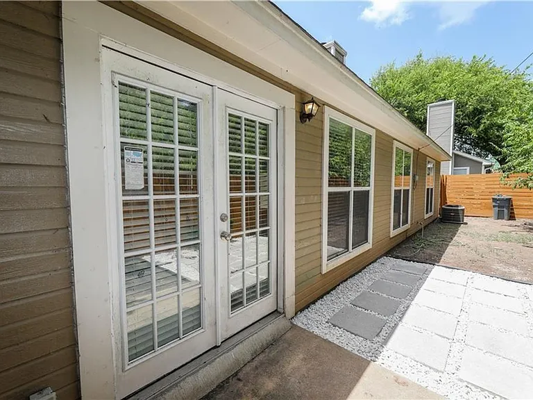 1302 Danbury Sq #A — Photo 36
