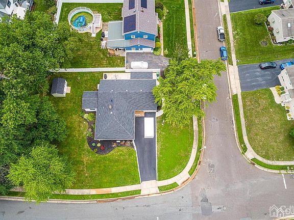3rd image of 29 Schmitt St