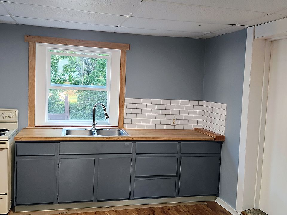 1st image of 123 E Hicks St