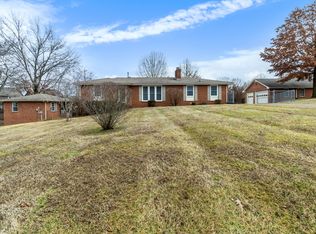 165 E Regent Dr, Clarksville, TN 37043