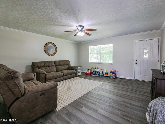 2nd image of 141 Meadow View Ln