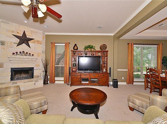 2nd image of 2512 Klemm St