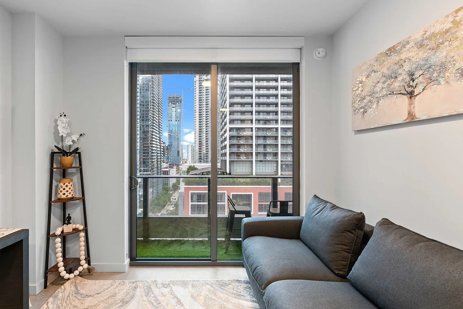 1 bed, 2.0 bath, 592 sqft, $2,688 — Photo 4