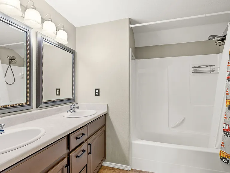 829 Crest — Photo 12