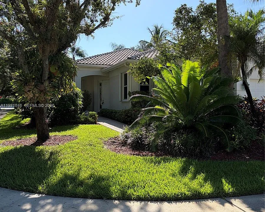 2518 Bay Pointe Ct