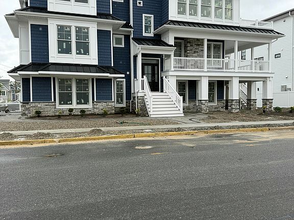 2nd image of 1519 N Bayview Avenue