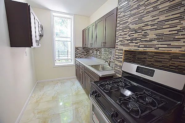 1st image of 160 E 105th St #3