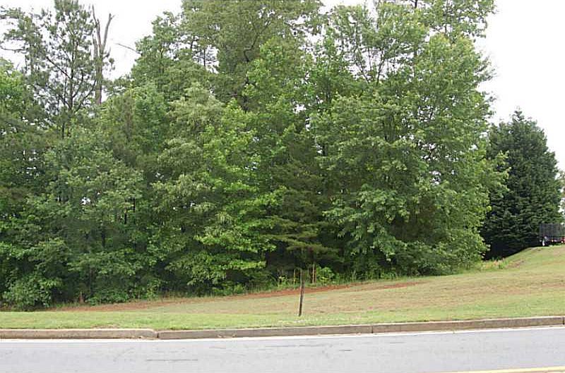 2nd image of 4445 Hamilton Mill Rd